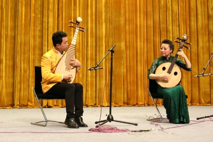 中国印象演奏家小组正在顺职院表演。