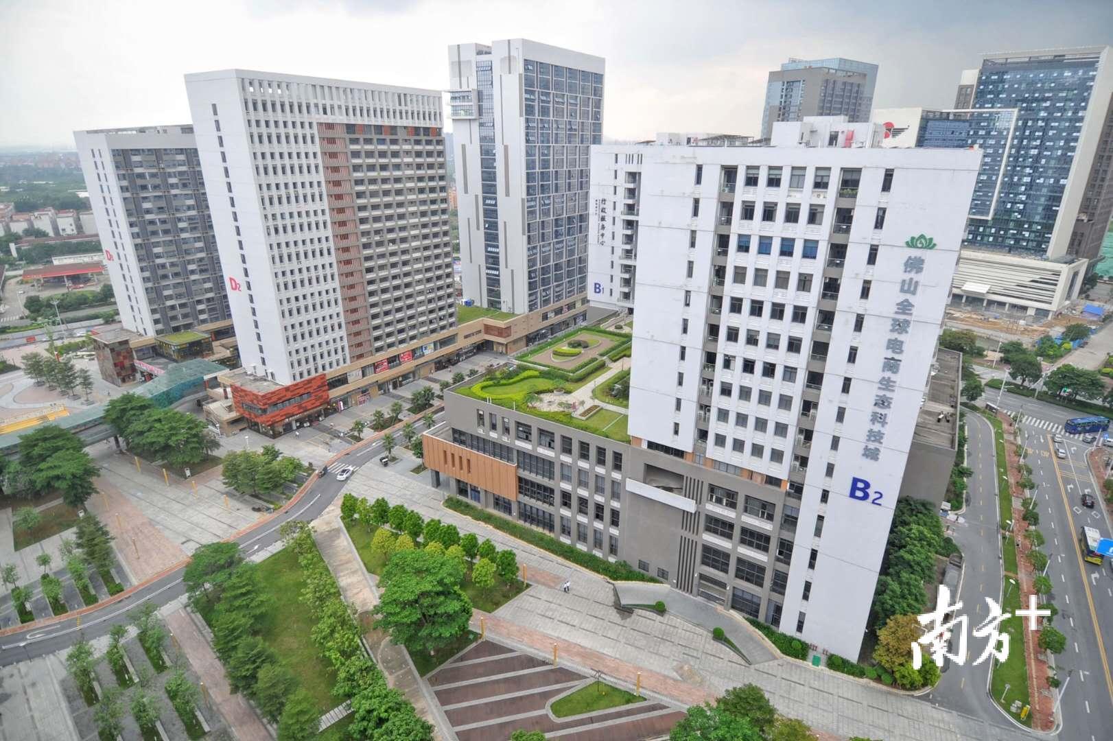 图说:禅城各小镇今年建设全面提速,小镇功能不断完善,产业特色和竞争优势不断凸显。 戴嘉信 摄。 图说:禅城各小镇今年建设全面提速,小镇功能不断完善,产业特色和竞争优势不断凸显。 戴嘉信 摄。