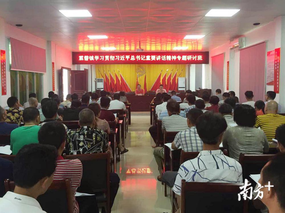 镇街党校组织农村党员开展学习贯彻习近平总书记重要讲话精神专题研讨班。