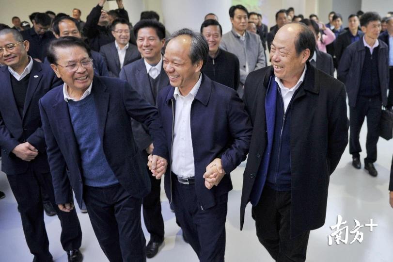 顺德区委区政府组织百名骨干企业的企业家走进美的集团参观学习。南方日报记者 戴嘉信 摄