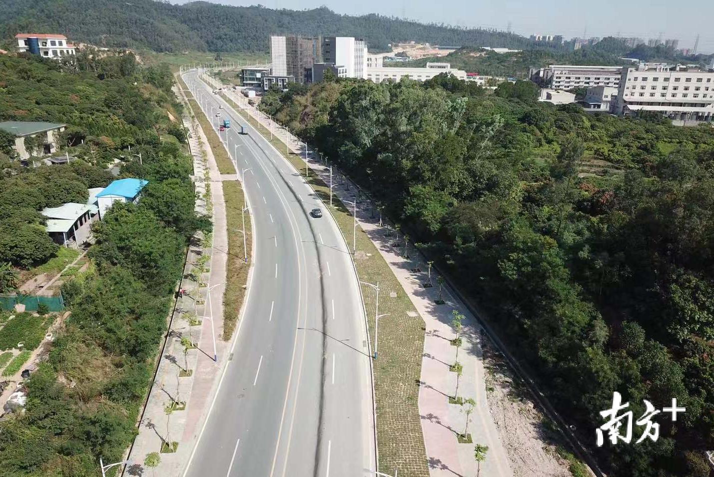田星路于2018年末开通，成为黄江南北走向另一交通要道。