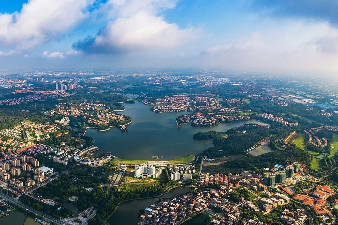 ▲湖光云影/刘世辉摄