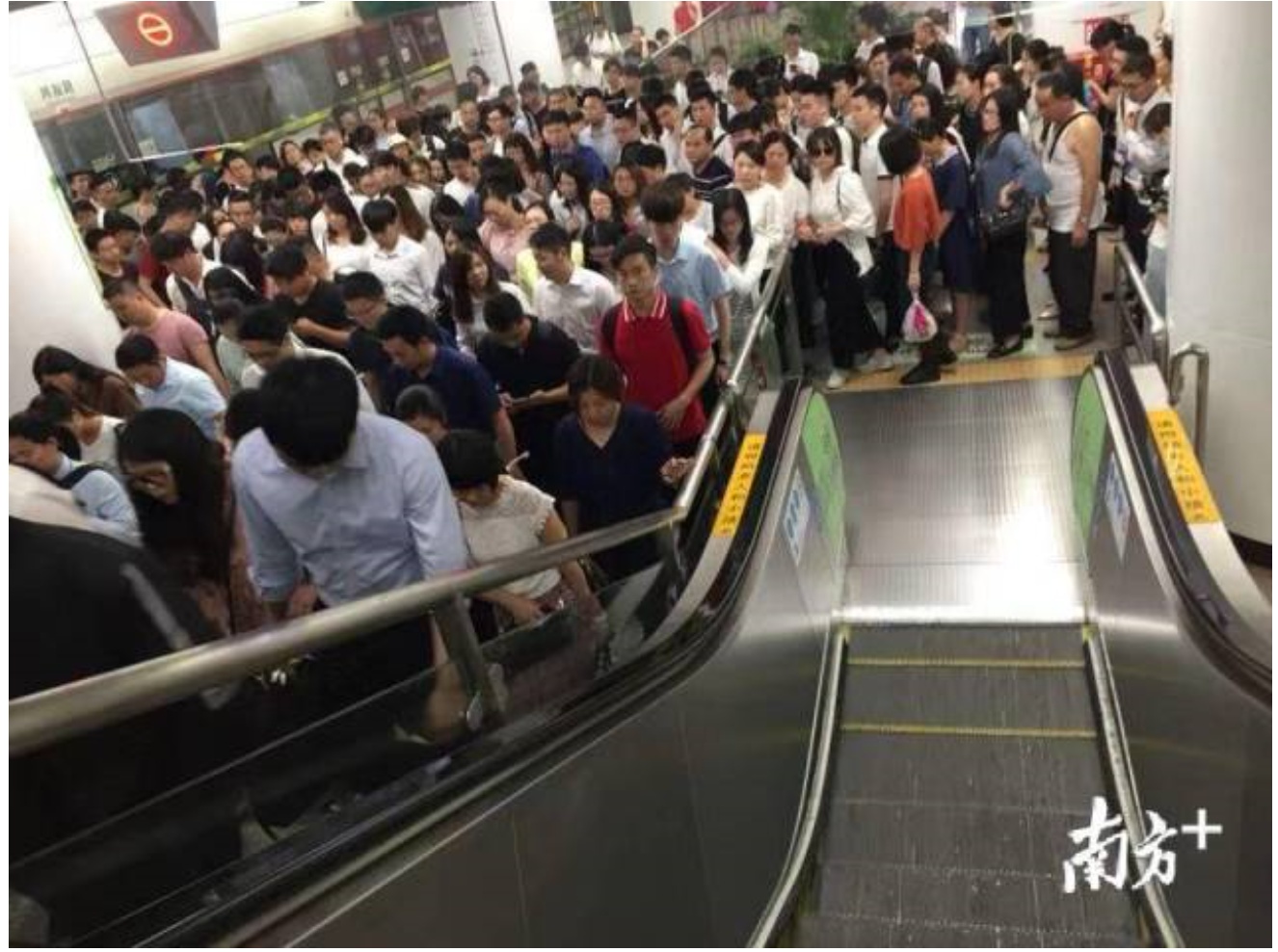 开通运营以来，地铁已经成了许多东莞人的首选出行方式。2018年11月24日，东莞地铁2号线总客运量突破1亿人次，达到10006万人次。