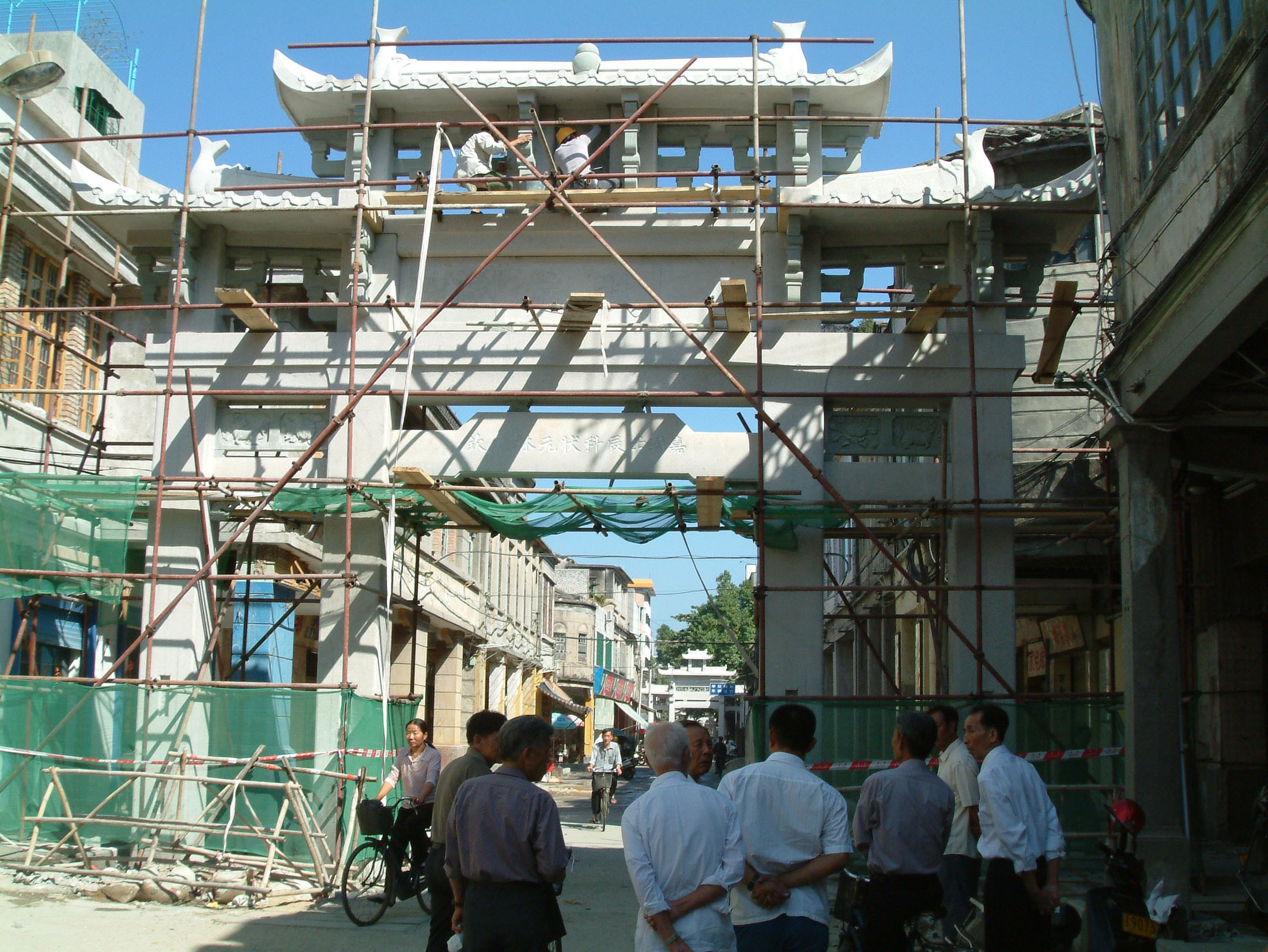 2007年正在修复的古牌坊 林军强摄 2007年正在修复的古牌坊 林军强摄