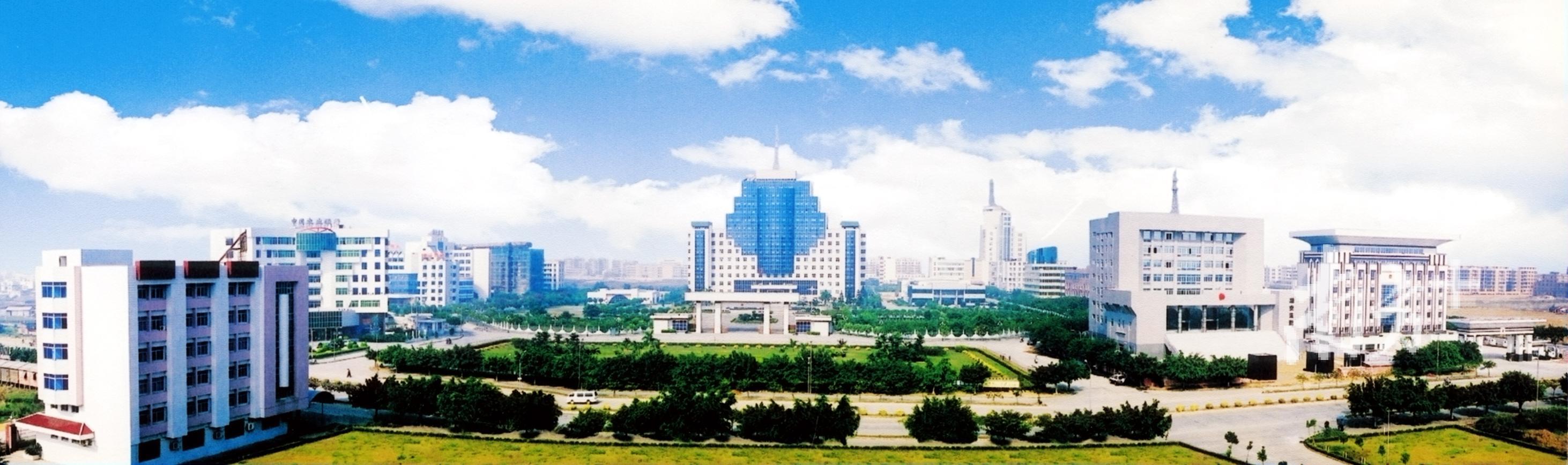 九十年代,原潮安县党政办公大楼附近。 九十年代,原潮安县党政办公大楼附近。