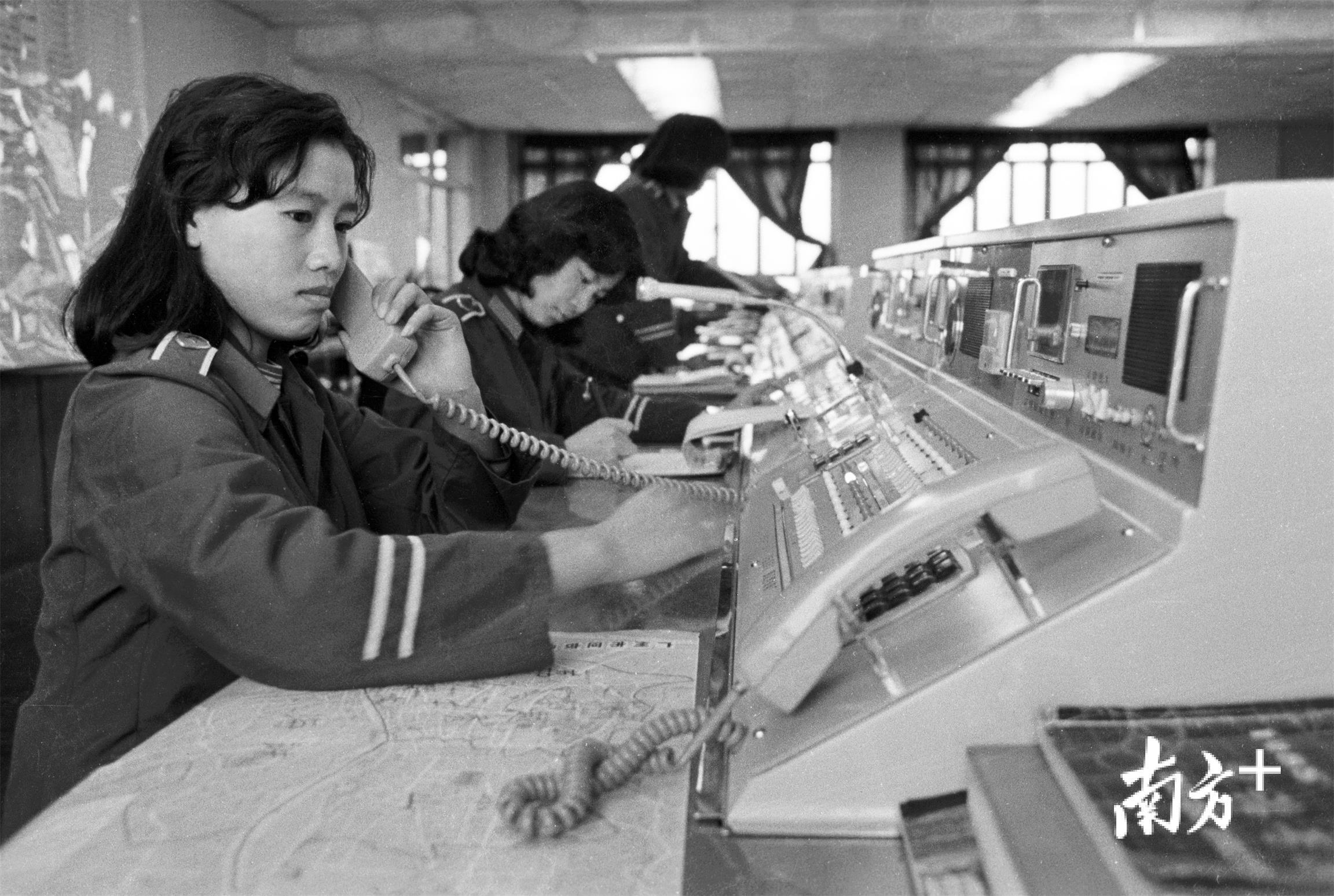 1986年，广州市公安局在全国率先开通110报警服务台。
