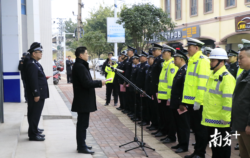 连州市唐荣伟图片