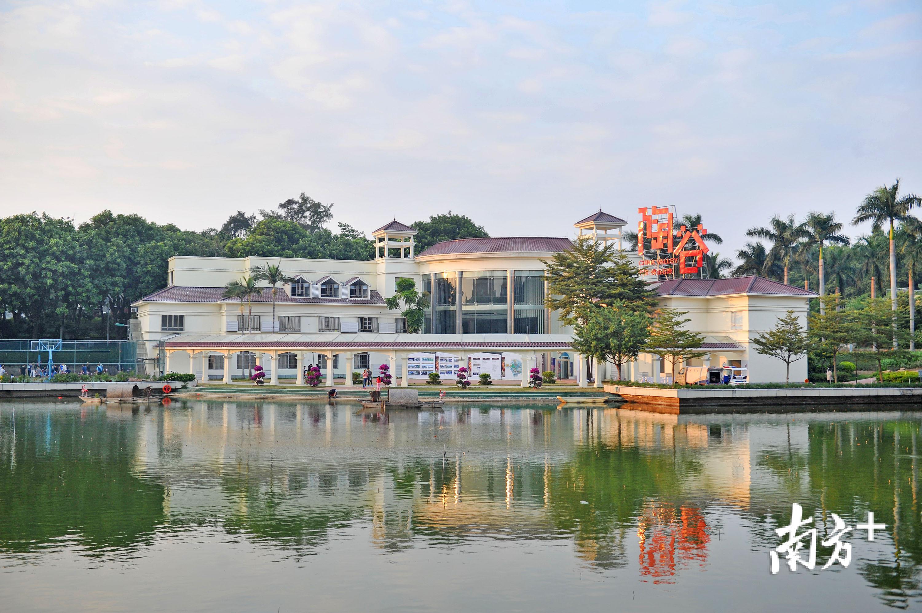 中国建陶小镇建设正在全面提速，主导产业呈规模化发展态势，预计今年实现主导产业产值250亿元。戴嘉信 摄