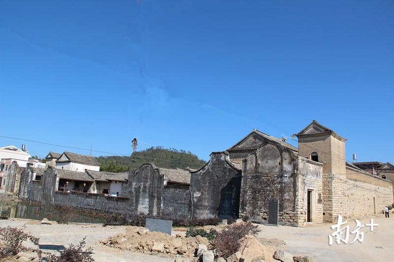 八角楼。 八角楼。