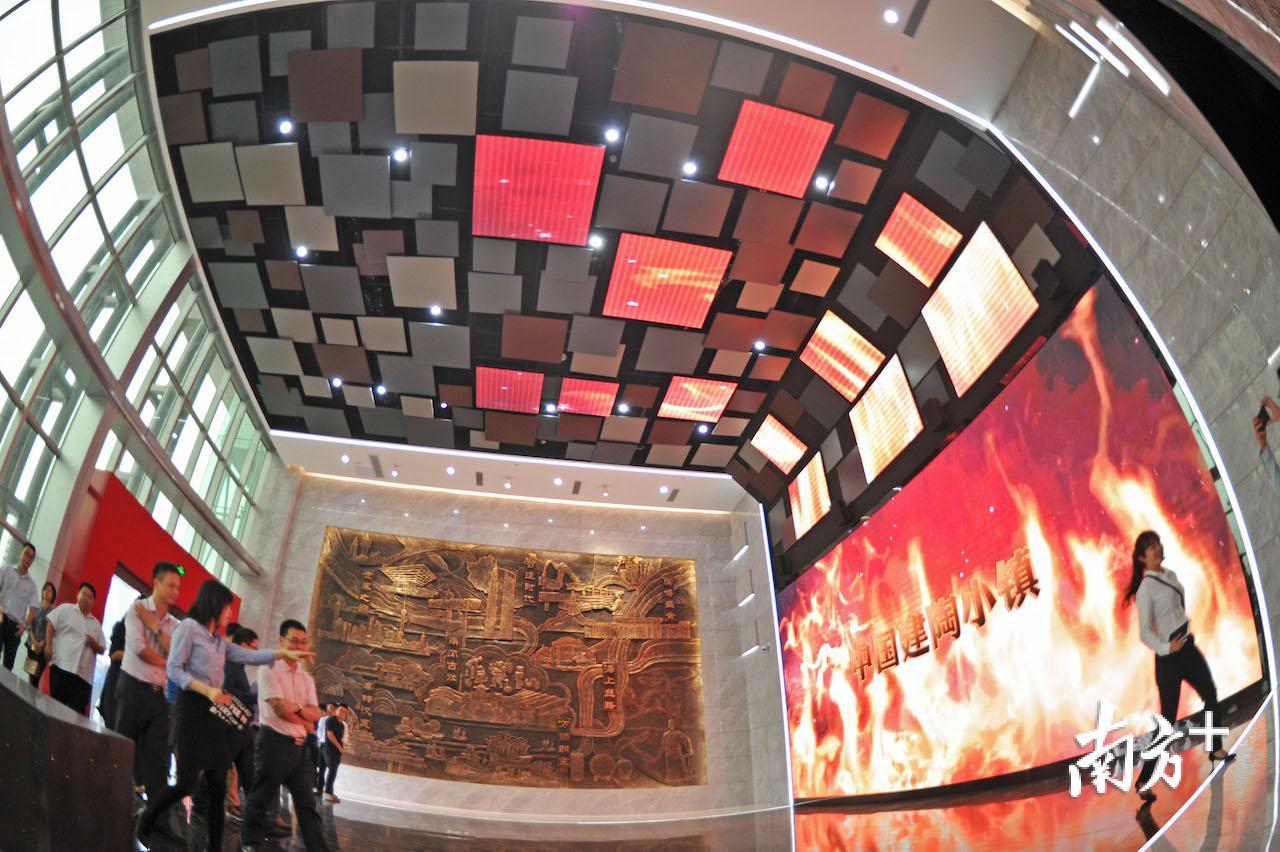 中国建陶小镇展示厅序厅。戴嘉信 摄