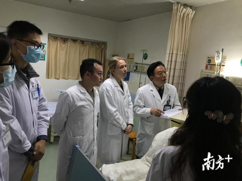中医院肝病科查房