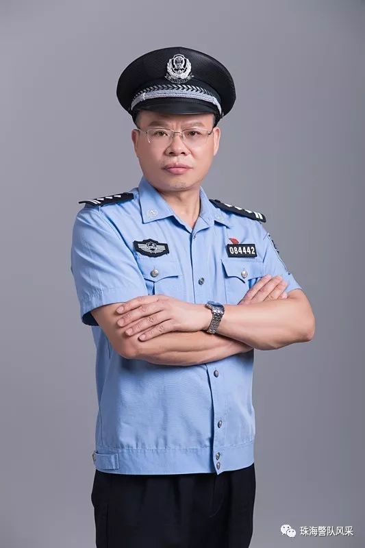 谁说警察不能参加选美?