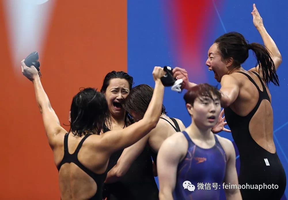亚运会游泳女子4X100米混合泳接力，韩国队被判犯规之后，本来位居第四名的中国香港队获得铜牌，在宣布韩国队犯规的那一瞬间，中国香港选手则开始了狂欢。 