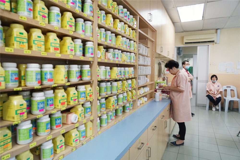 中华施诊所及中华中医院推行全马首家全面无收费标准施针施药的服务。