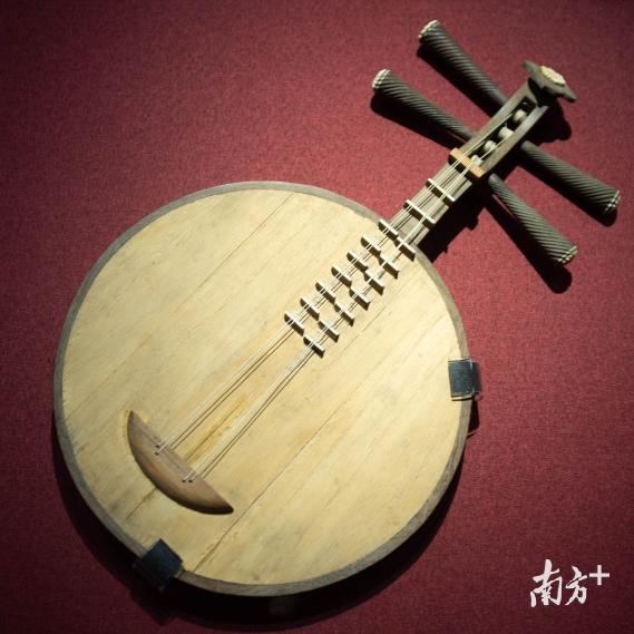 戏曲伴奏乐器,也就是"锣鼓场面.