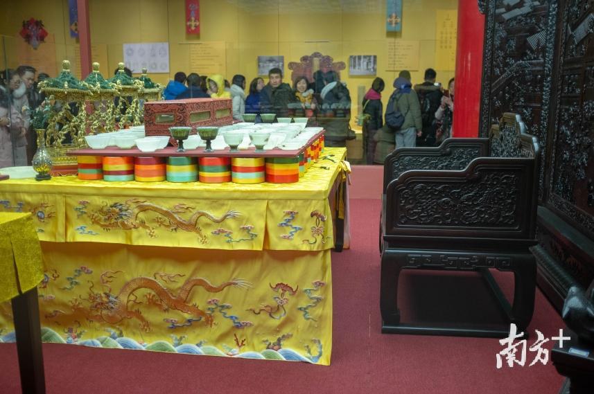 “宗亲宴”场景还原，这是皇帝“用膳”的大宴桌。