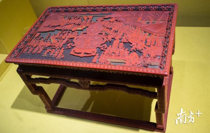 清乾隆九年剔彩漆大吉宝案。