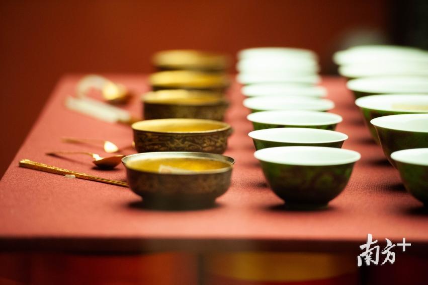 紫漆碗、紫龙碗。