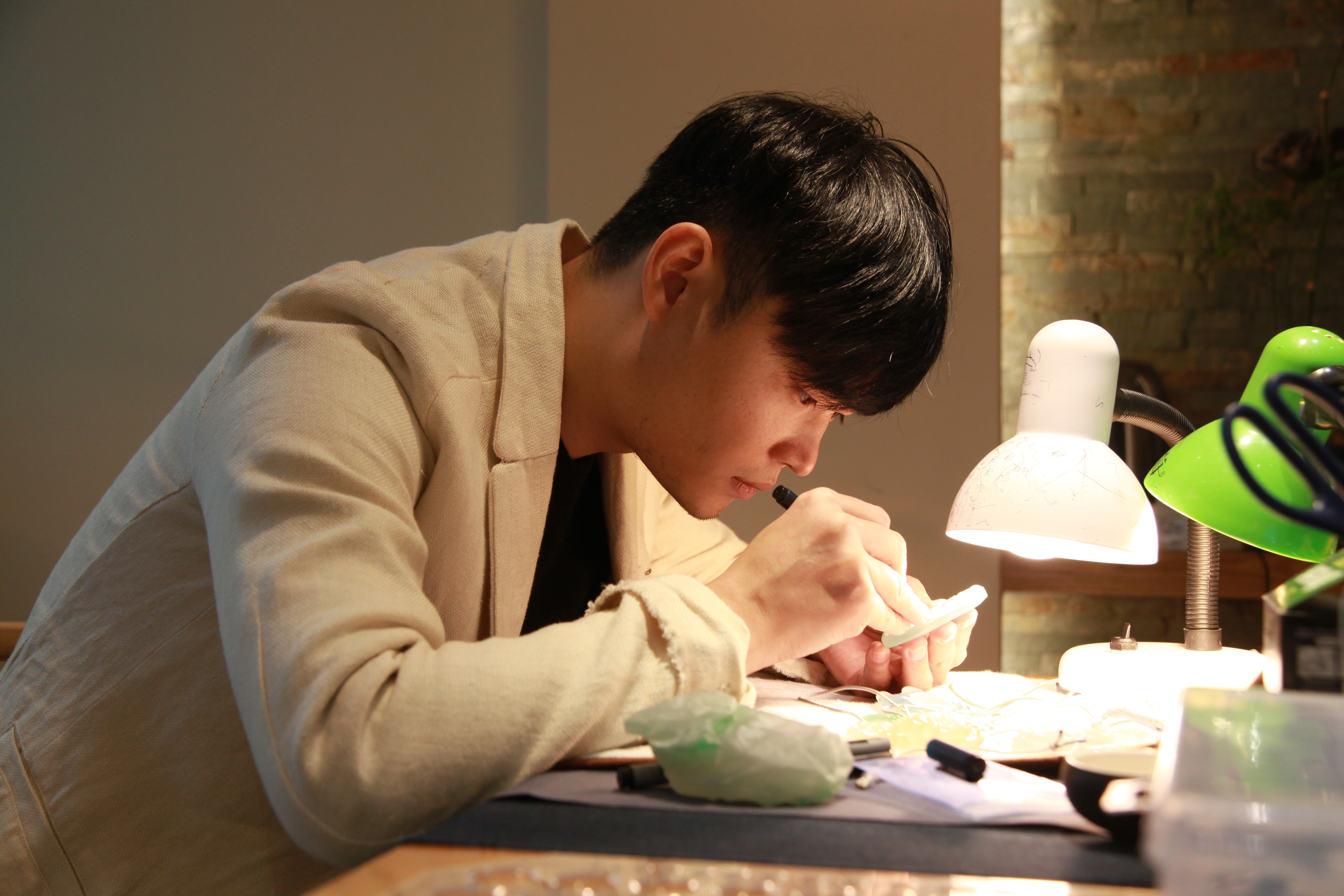 32岁招收30个徒弟,走近南海80后玉雕师|拍佛山