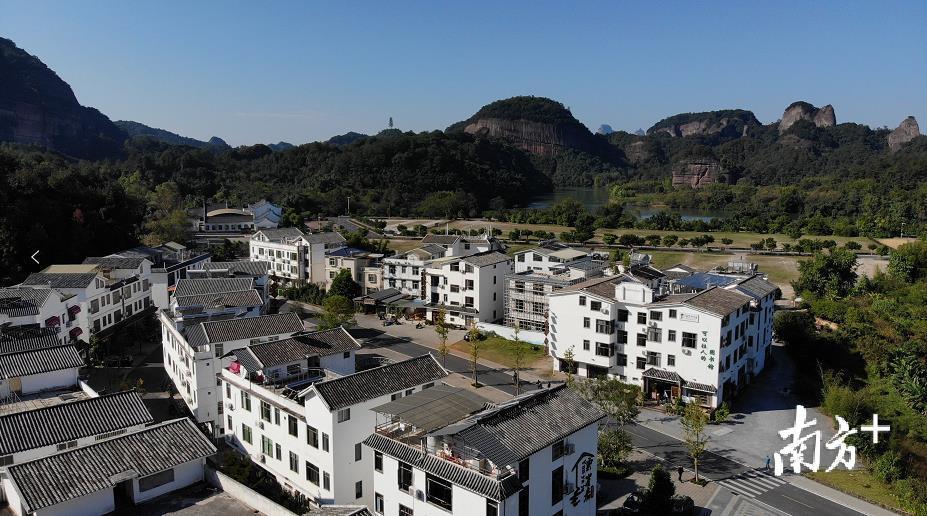 “农旅”结合成为当下生态发展区内的热门模式。