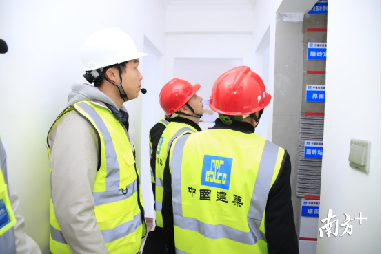 现场观摩。 现场观摩。