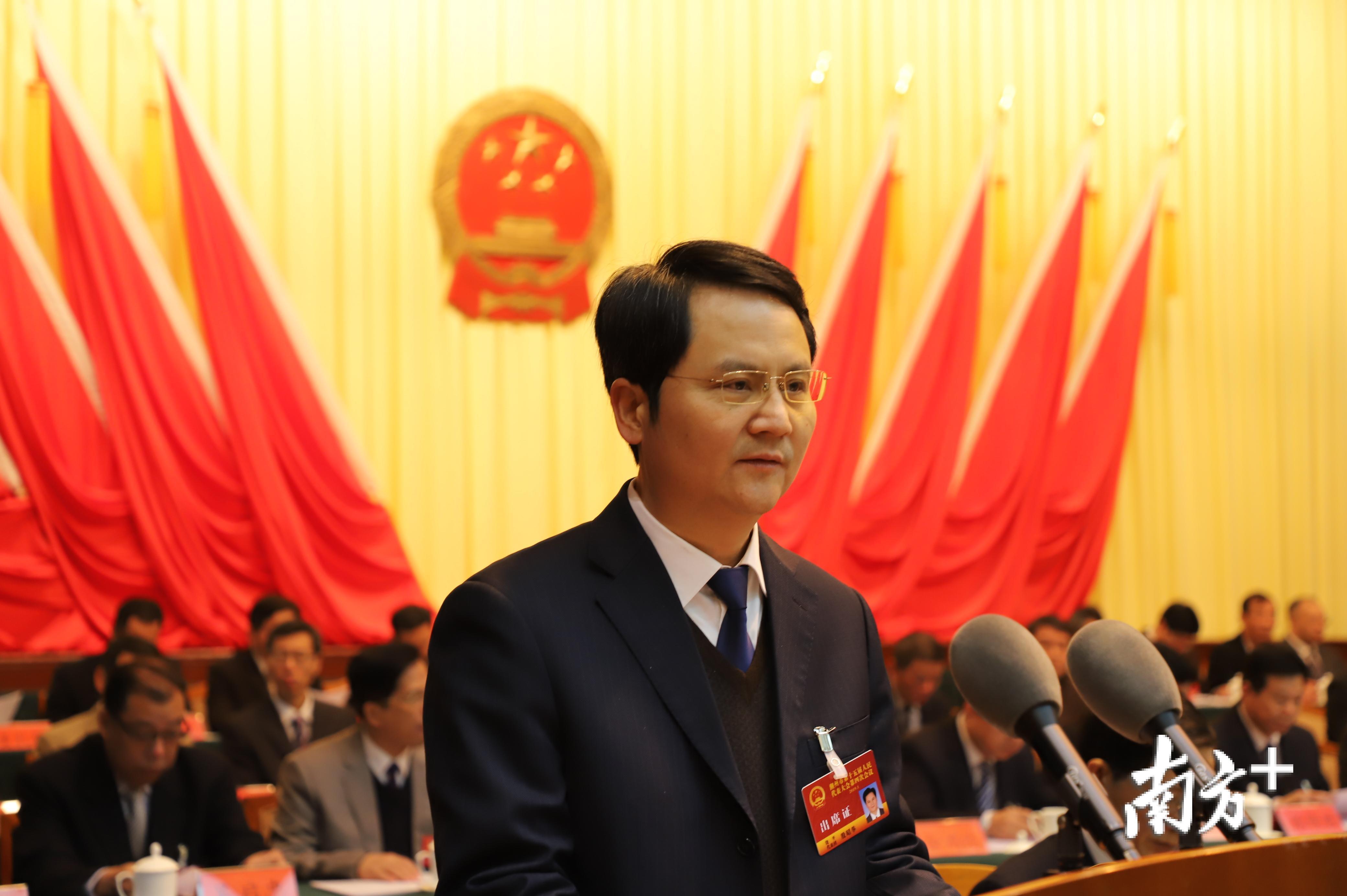 潮州市人民政府市长殷昭举作政府工作报告