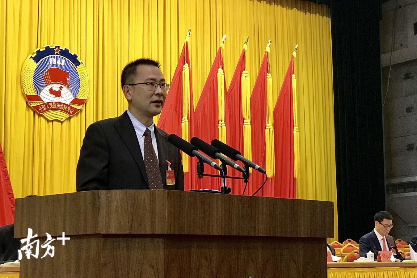 林澄辉委员在大会上发言。