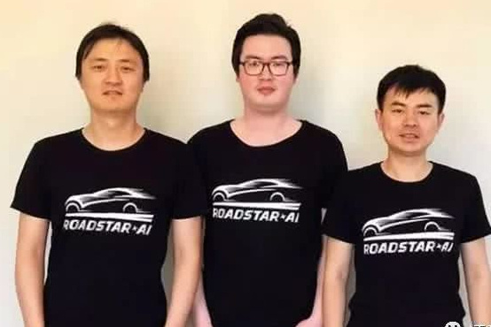 从左到右依次是：周光、佟显乔、衡量。