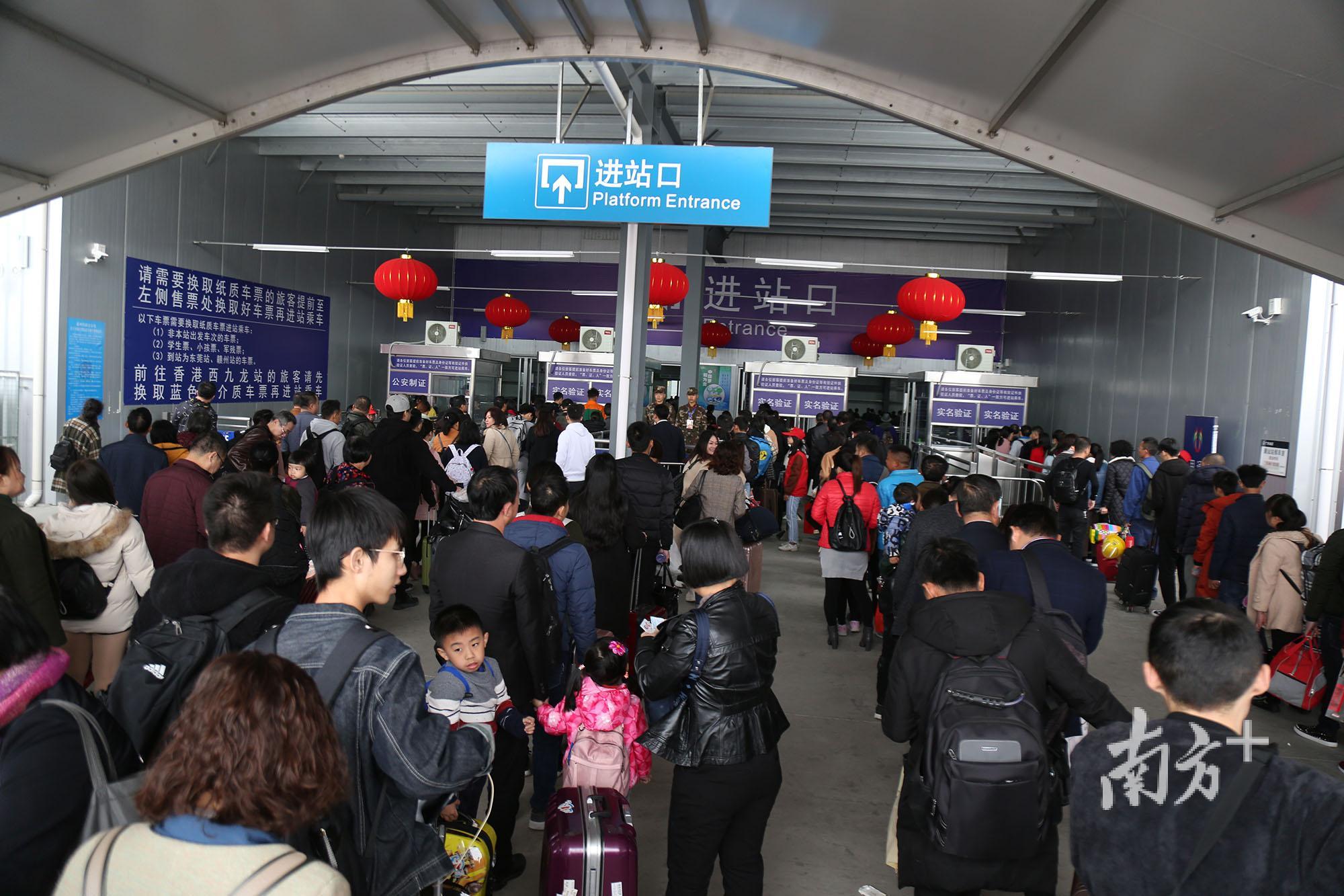 图为21日上午的高铁潮汕站。