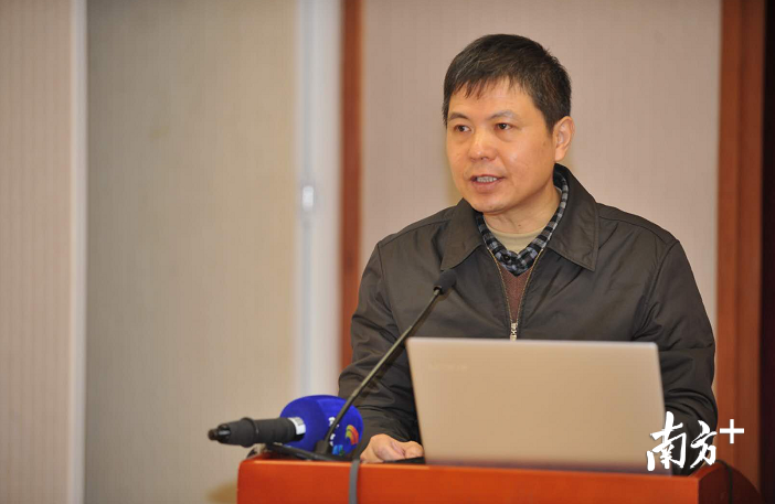 省委党校省情教研部及省情研究中心主任蔡兵现场发言.