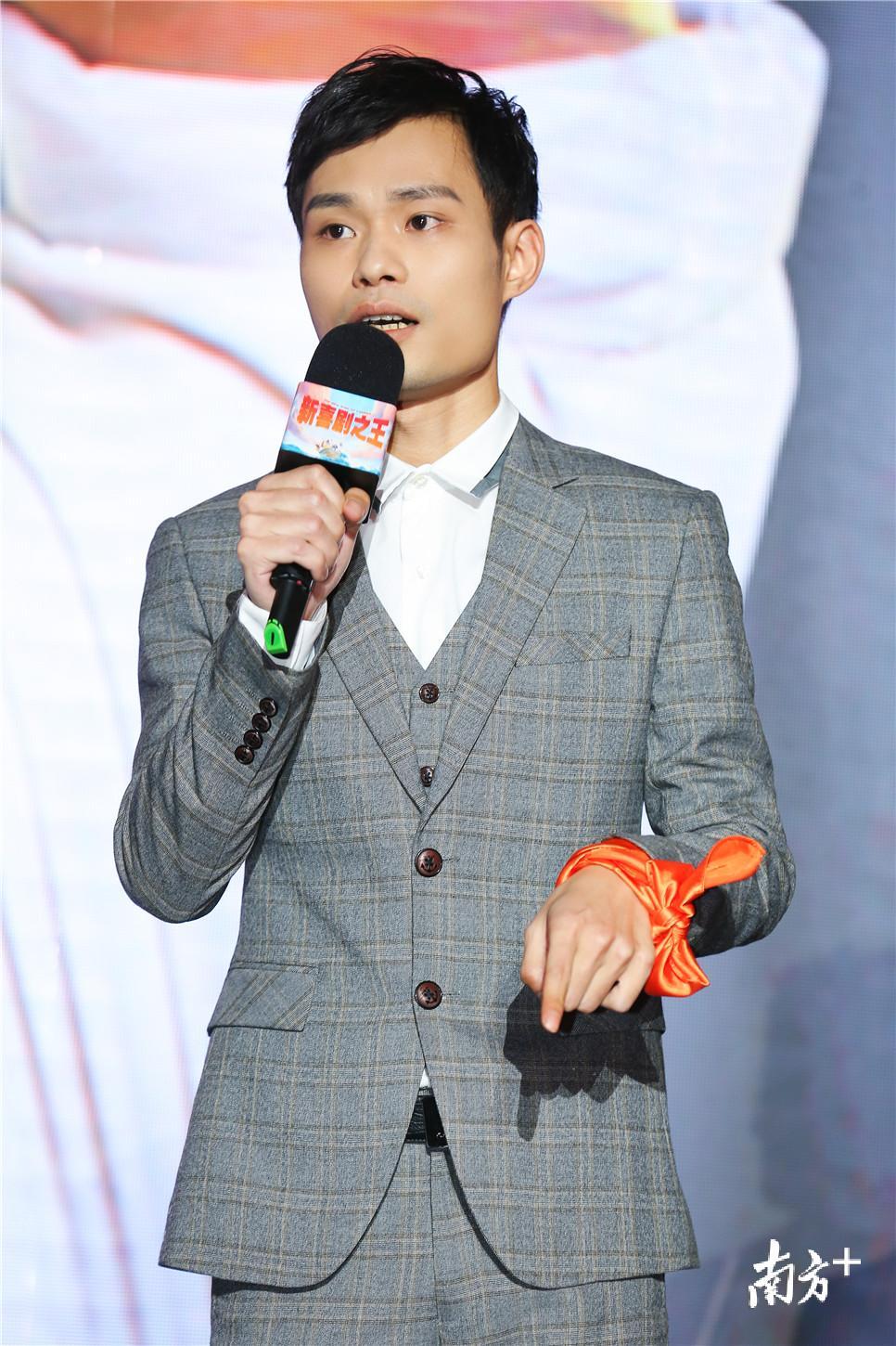 张全蛋饰演查理。