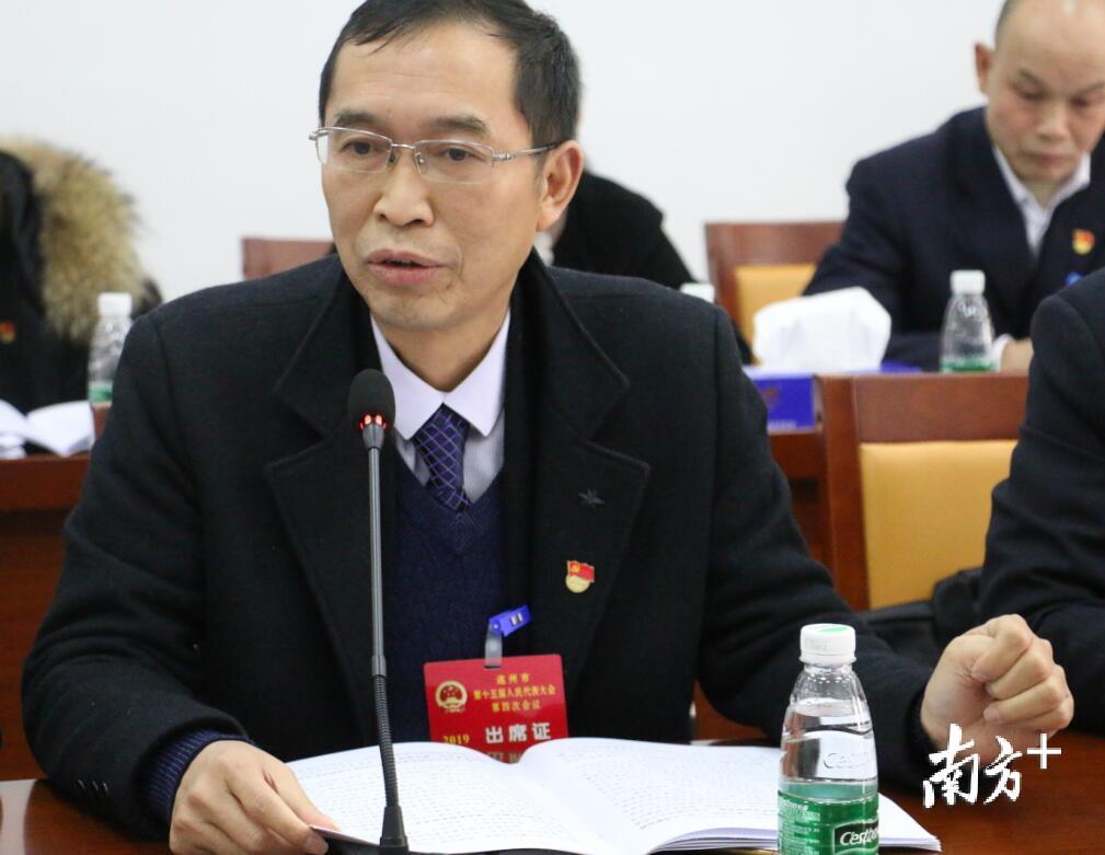 连州镇中心小学校长刘智明 连州镇中心小学校长刘智明