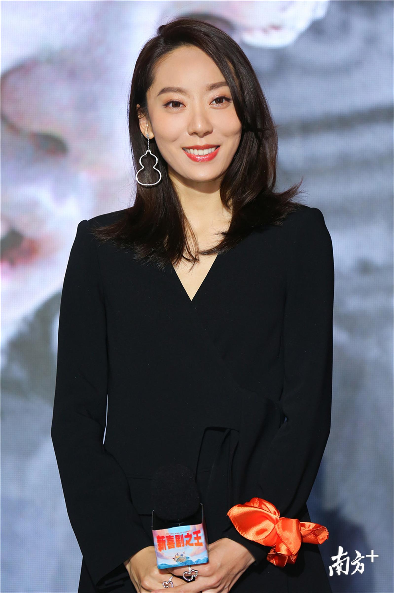 鄂靖文饰演如梦。