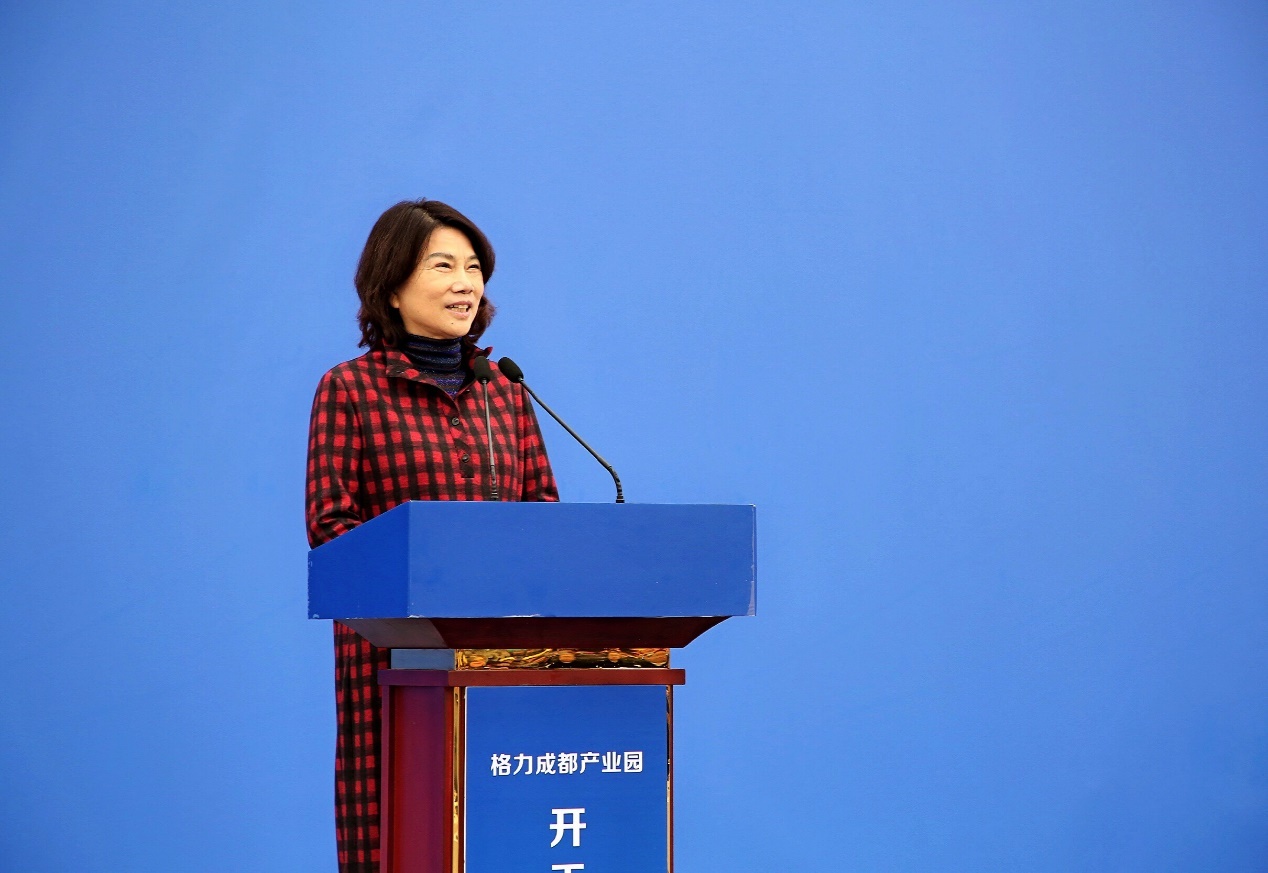 （图为格力电器董事长兼总裁董明珠致辞）
