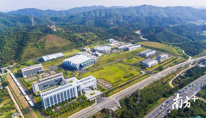 东莞力争把中子科学城打造成为东莞参与国际科技创新中心建设的重要支撑平台。图为位于东莞的国家重大科技基础设施中国散裂中子源项目。南方日报记者 孙俊杰 摄