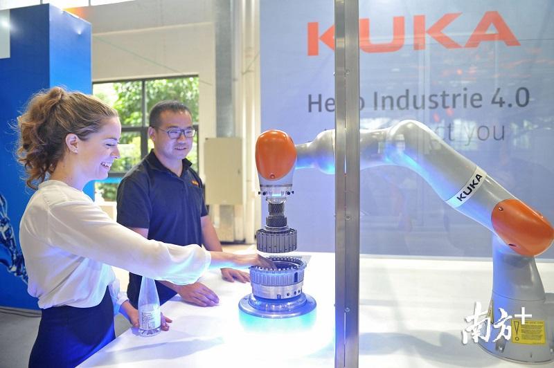 美的收购德国库卡机器人进一步凸显顺德企业谋求向世界进发的意愿。南方日报记者 戴嘉信 摄