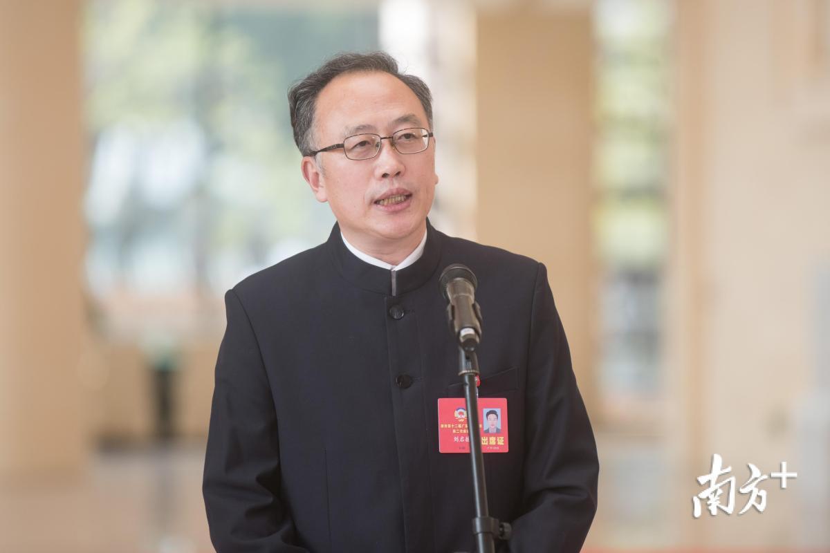 广东省政协委员,农工党广东省委会专职副主委刘启德发言.