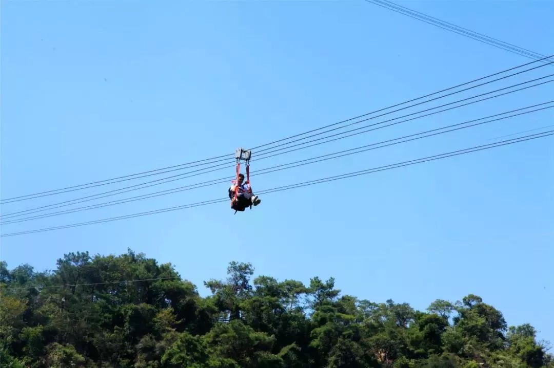 惊险刺激清远这个地方首创跳湖蹦极你要来吗