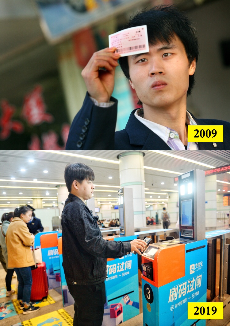 上图:2009年春运,旅客取到纸质车票.