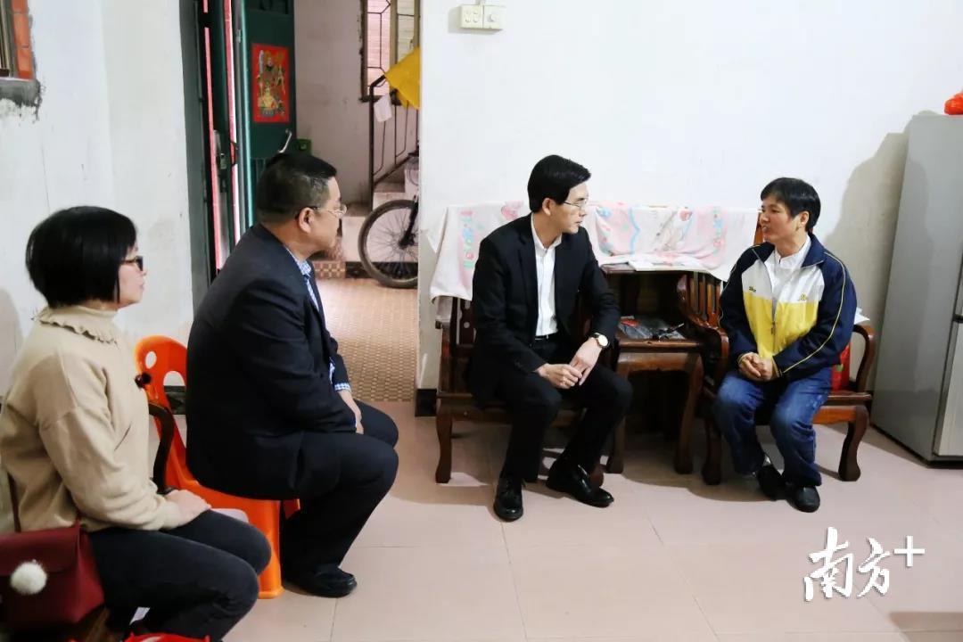 麻涌镇委书记黄桥法开展节前慰问活动
