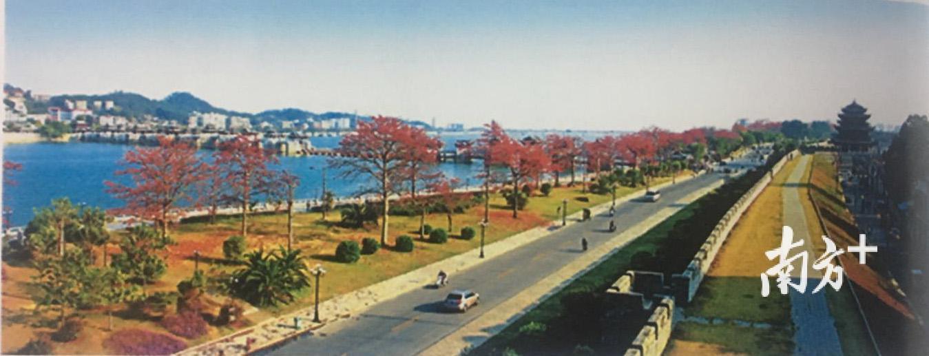 2002年辟建的滨江长廊成为市区一道亮丽风景线。许永光 摄