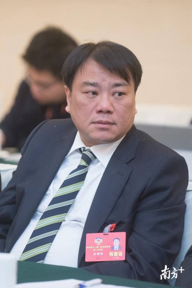 洪锦伟(迪拜中国友好协会常务副会长,阿联酋富商展销中心董事兼总经理