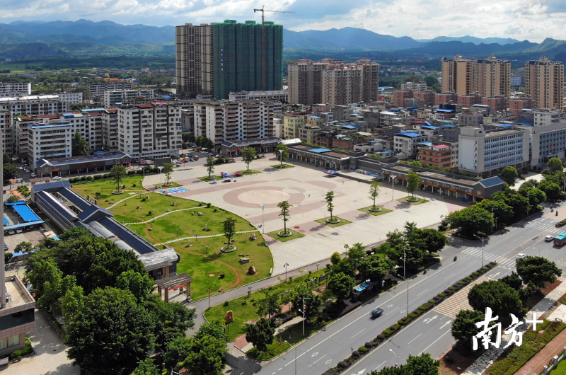 始兴县九龄文化广场建设竣工启用成市民休闲好去处