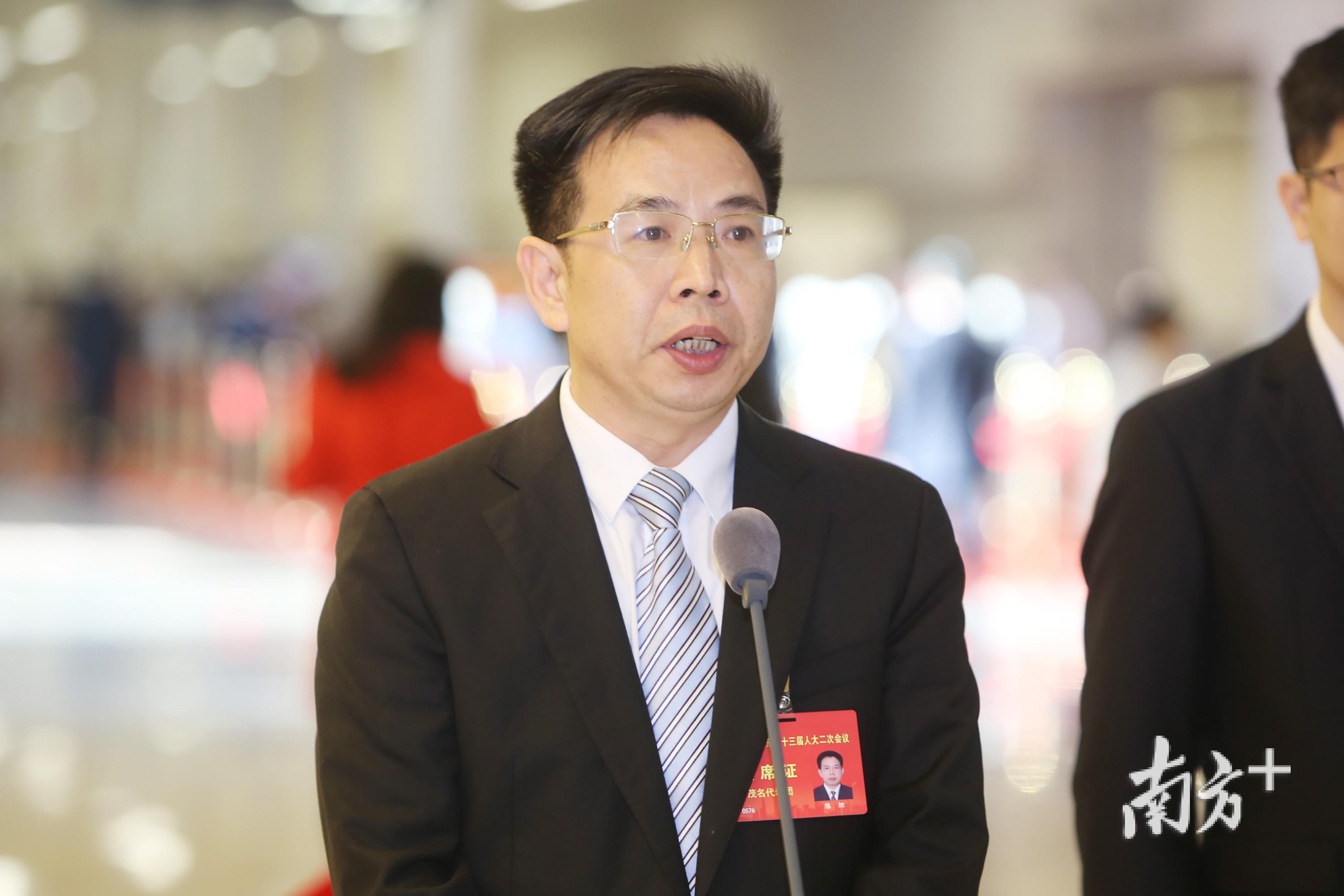 "——省人大代表,化州市人大常委会主任,党组书记陈坦陈坦表示,广东