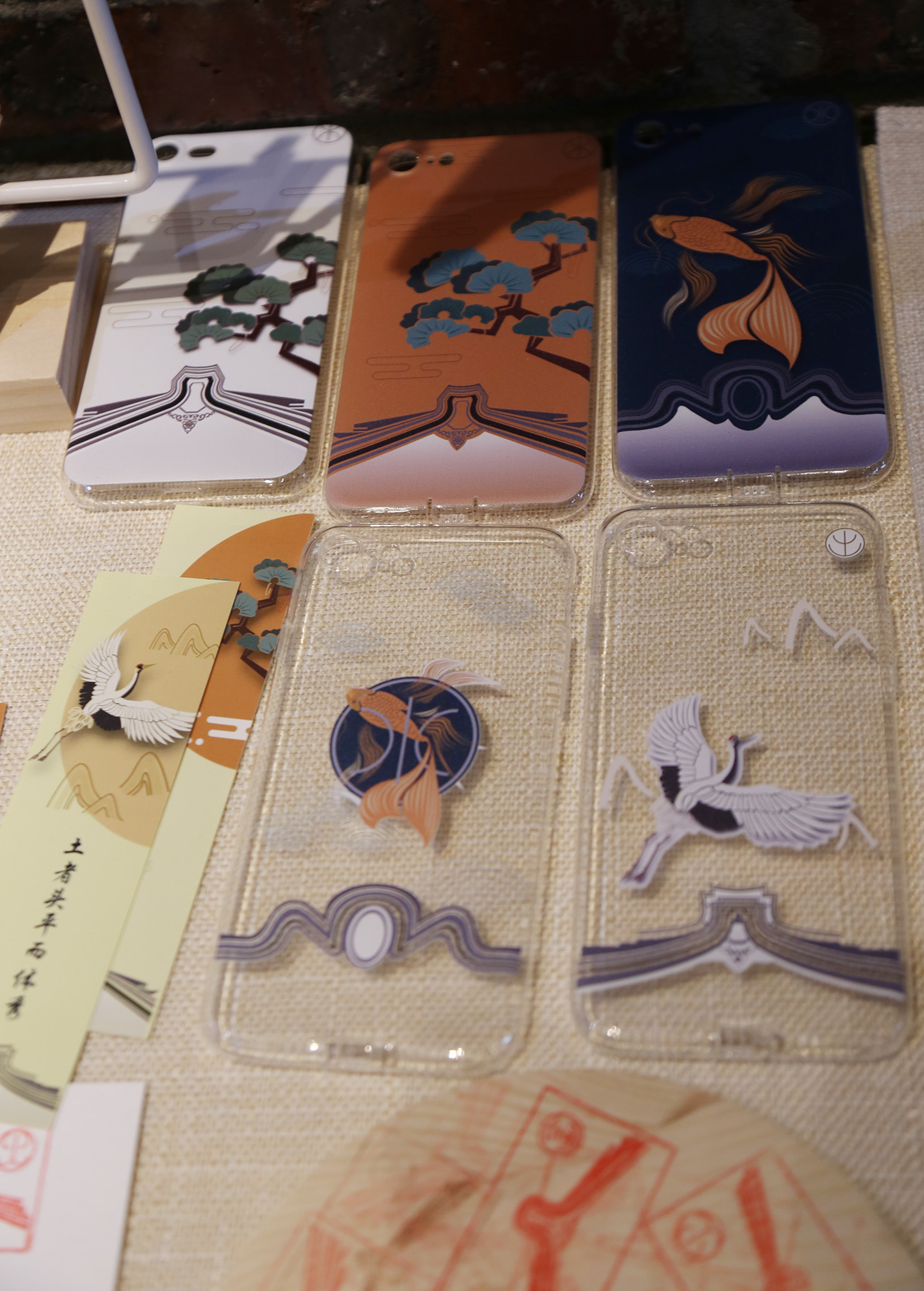 图为韩师学生孙锦华用潮汕厝角设计的手机壳 图为韩师学生孙锦华用潮汕厝角设计的手机壳