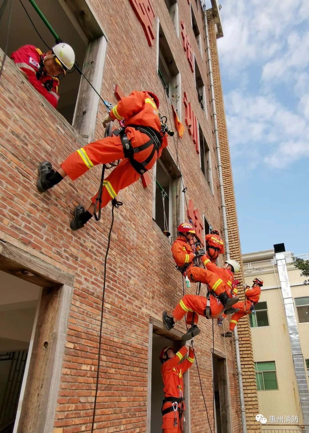 惠州支队举办山岳事故应急处置培训强化队伍专业化建设