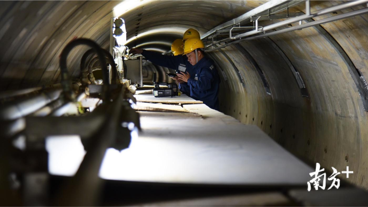 特巡人员工作中。陈旭 摄 特巡人员工作中。陈旭 摄