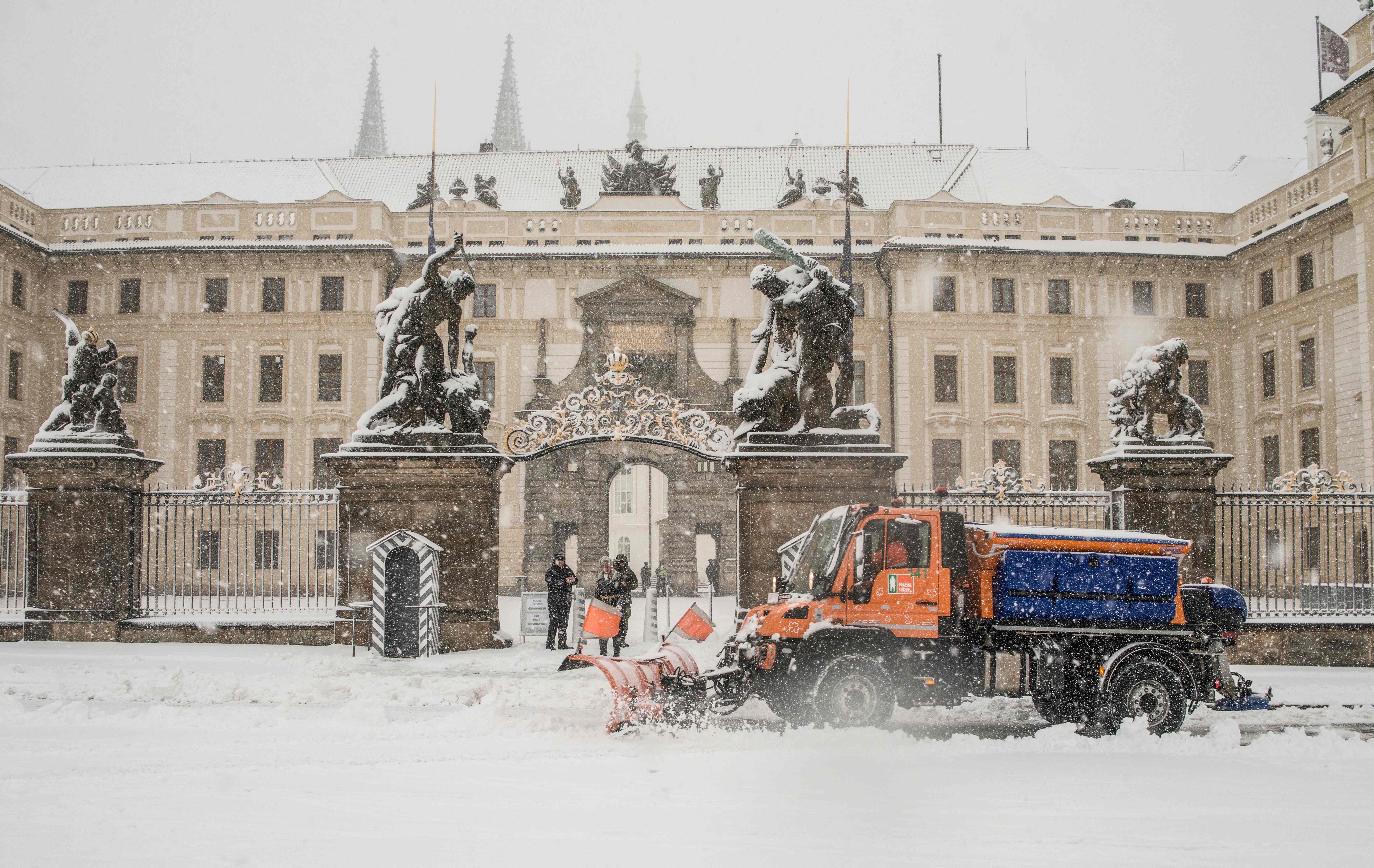 捷克布拉格遭暴风雪袭击,欧洲最近怎么了?