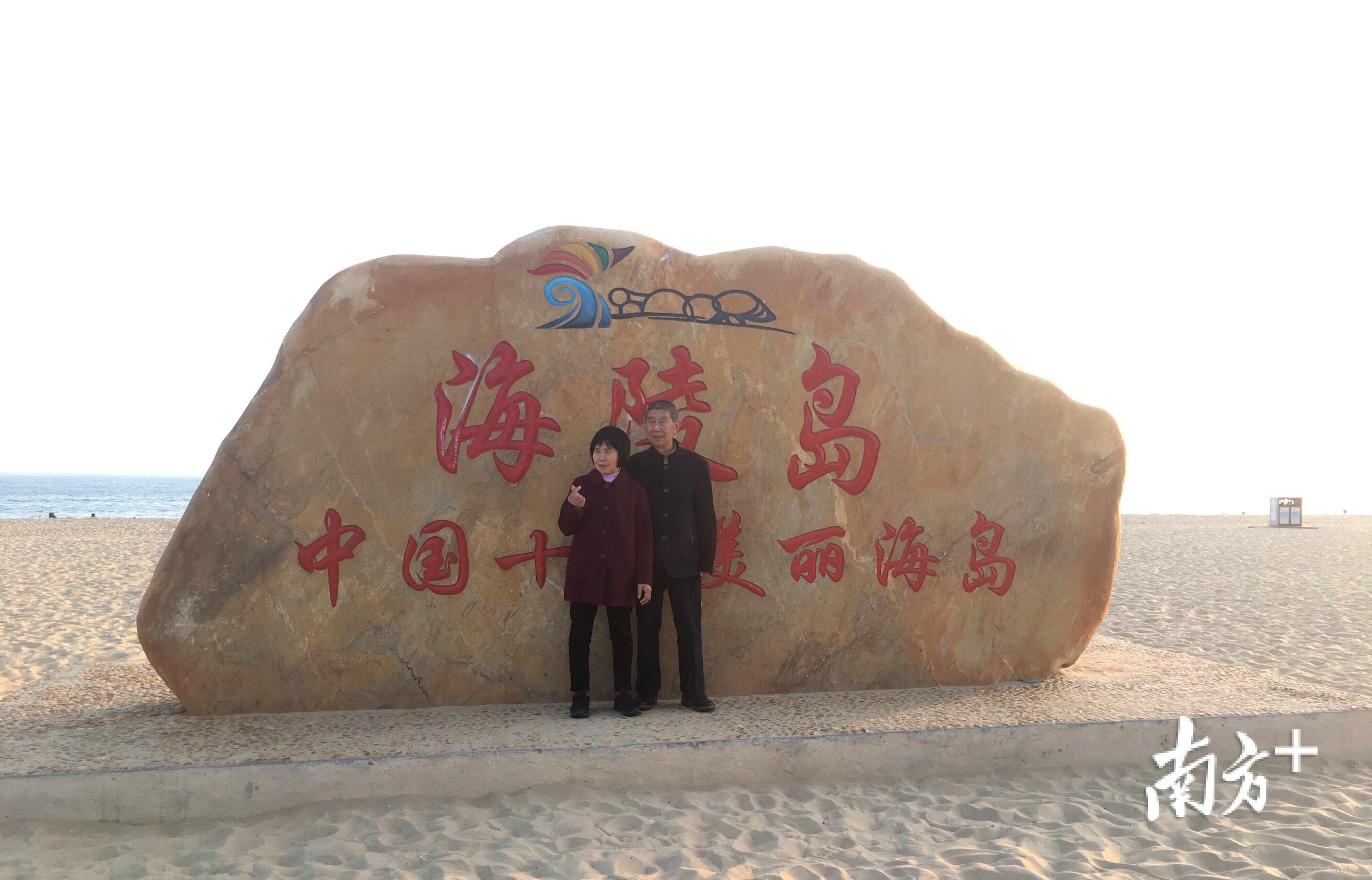候鸟老人在海陵岛温暖过冬。