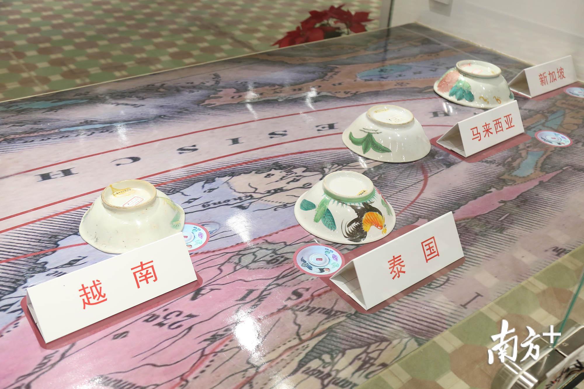 _一个鸡碗走南洋_，在东南亚等地均可以看见源自潮州的公鸡碗。